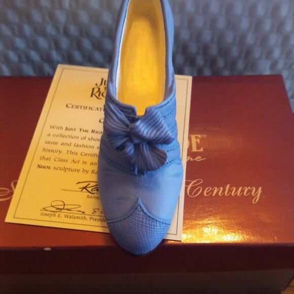 Just The Right Shoe  By Raine Class Act  Mini Figurine 25042 - Picture 7 of 12